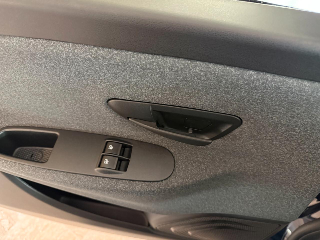 Lancia Ypsilon 1.0 FIREFLY 70 cv. Hybrid SILVER