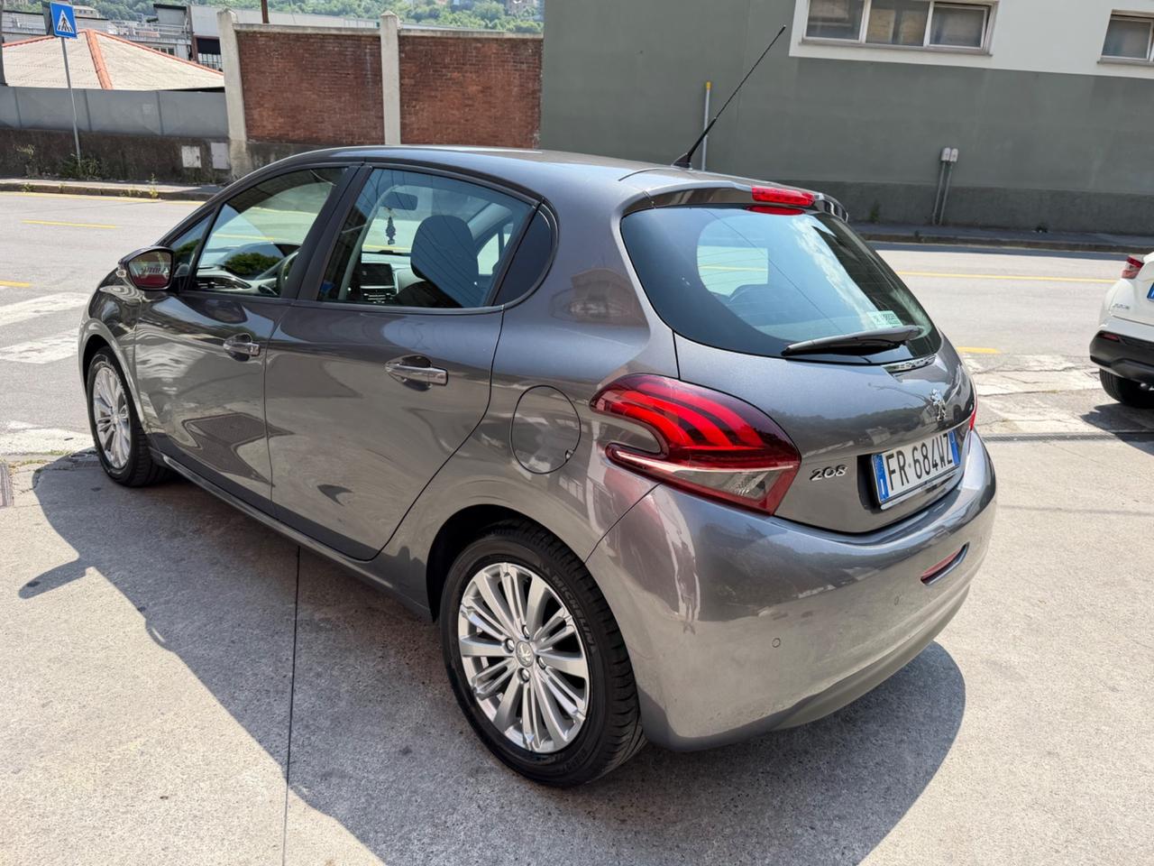 PEUGEOUT 208 1.2 ALLURE KM 19 MILA !!!