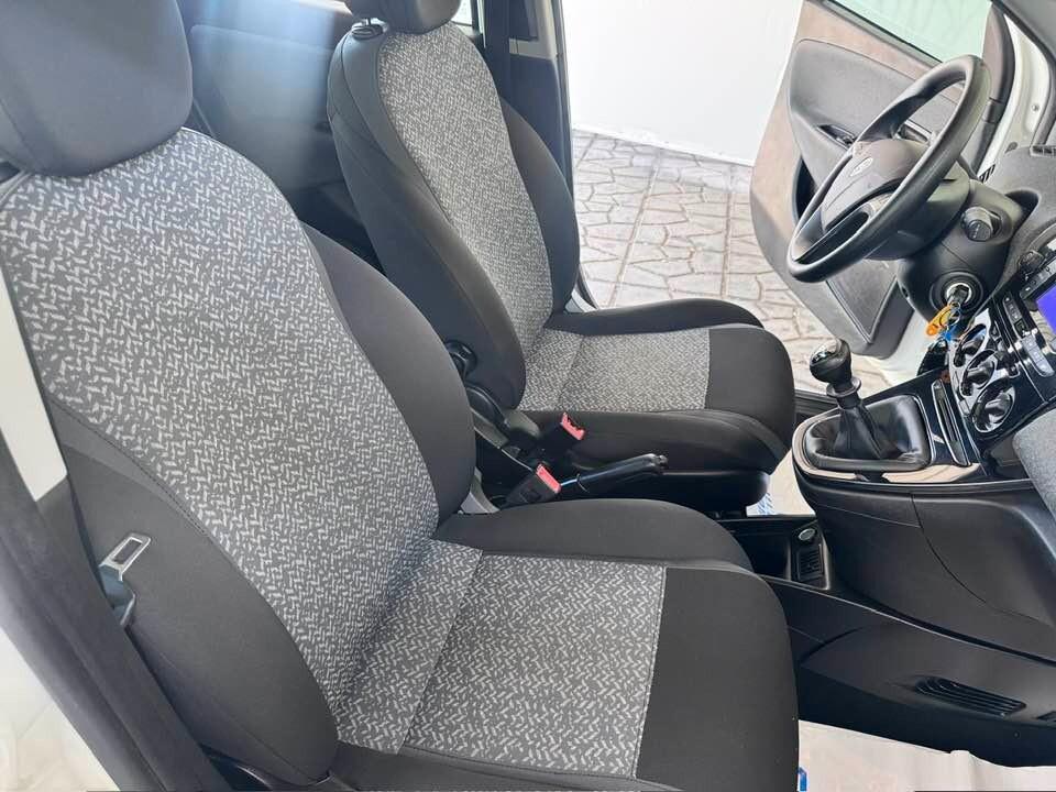 Lancia Ypsilon 1.0 FireFly 5 porte S&S Hybrid Silver