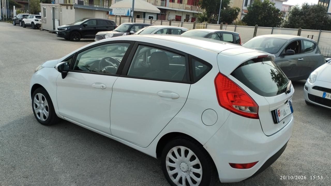 Ford Fiesta 1.4 TDCi 70CV 5 porte Titanium