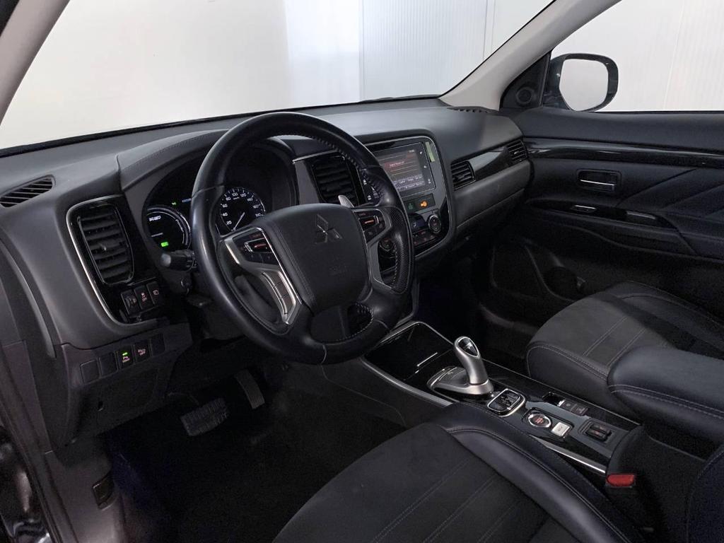 Mitsubishi Outlander 2.0 Mivec PHEV Instyle 4WD CVT
