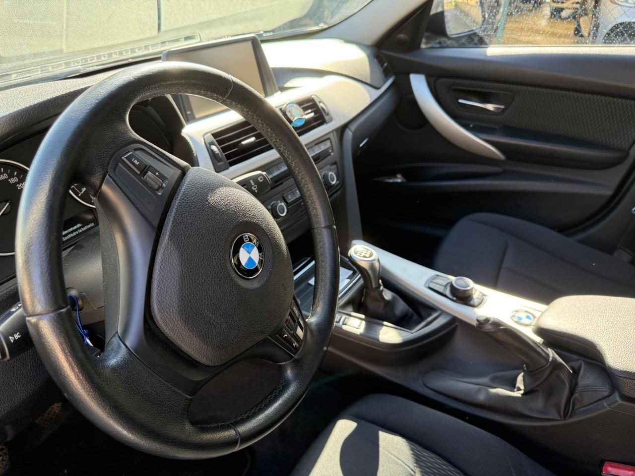 Bmw 318D 2.0D 143cv Berlina SPORT DA VETRINA2015