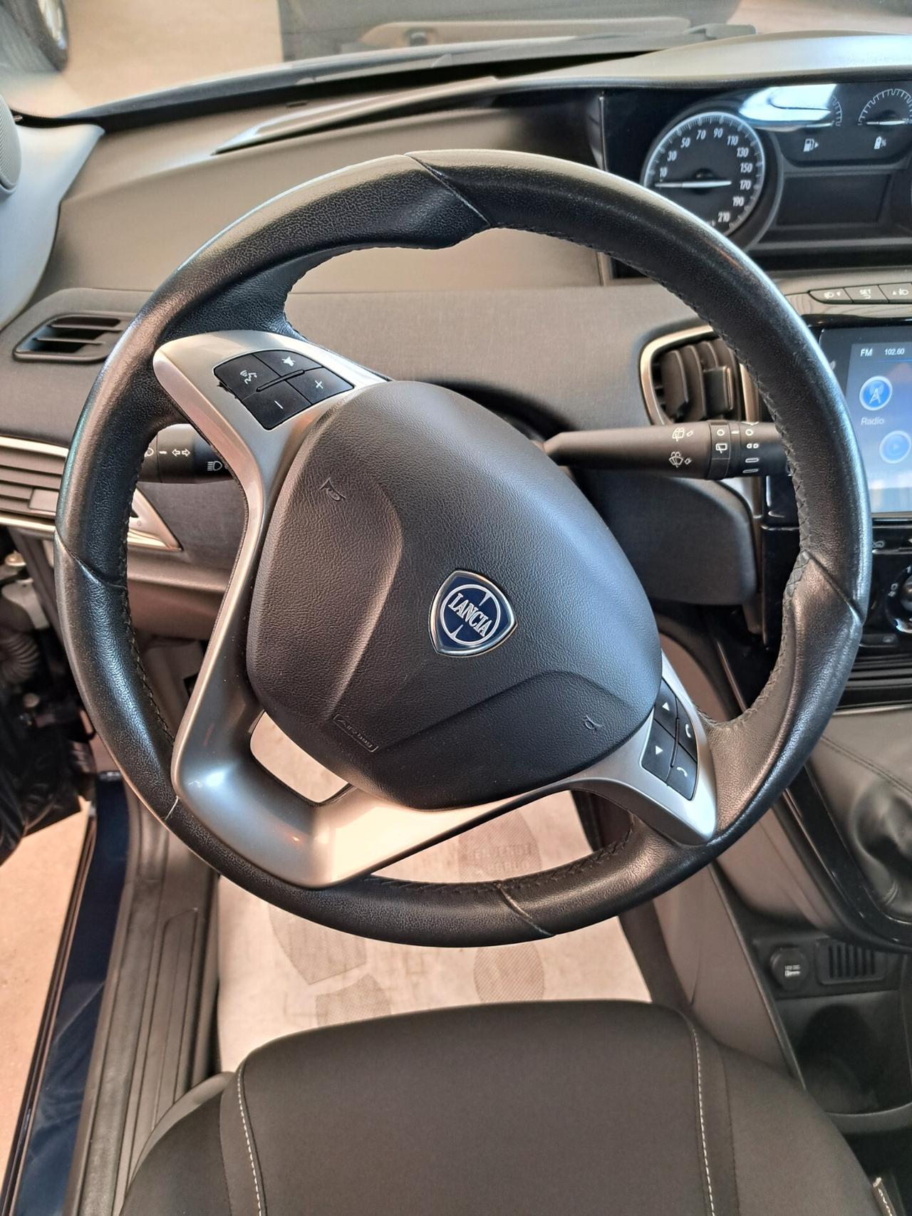 Lancia Ypsilon 1.0 FireFly 5 porte S&S Hybrid Ecochic Gold