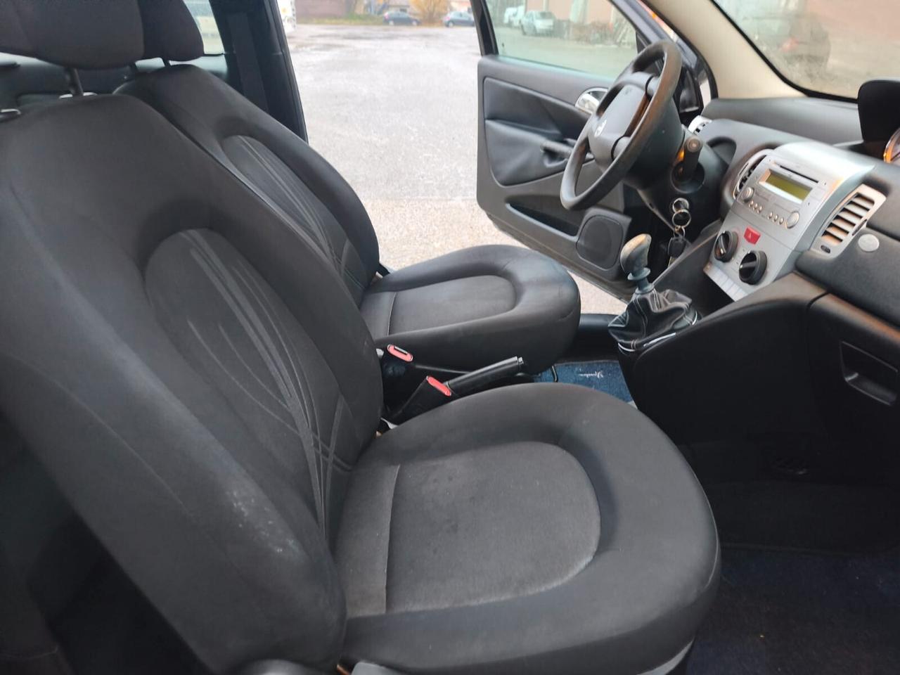 Lancia Ypsilon 2011---1.2 Benzina Neopatentati