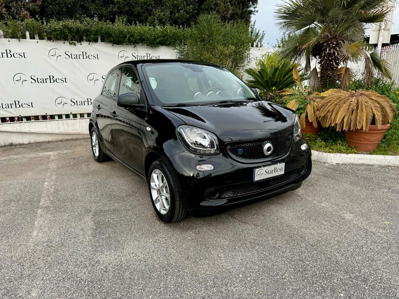 Smart ForFour EQ Youngster*TOTAL BLACK*KM 17000!!!*