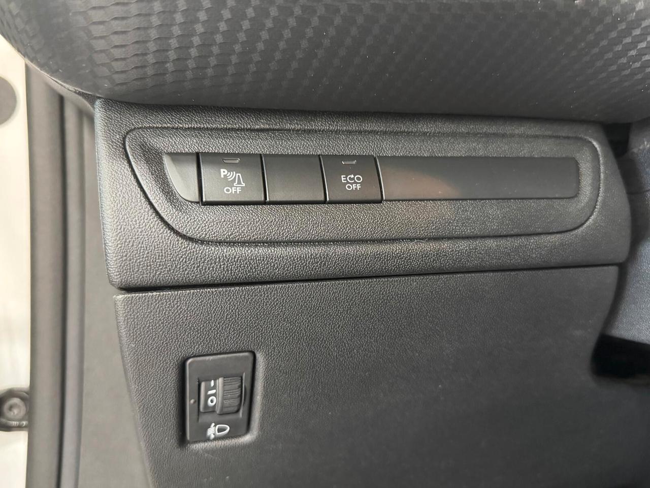 Peugeot 208 PureTech 82 Stop&Start 5 porte Signature