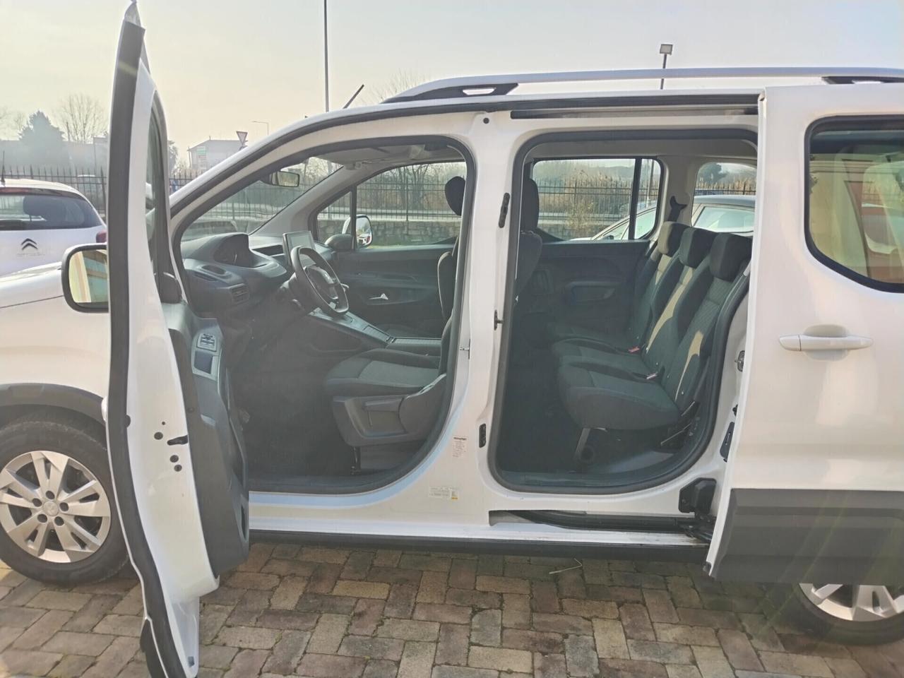 Peugeot Rifter 130cv. full.