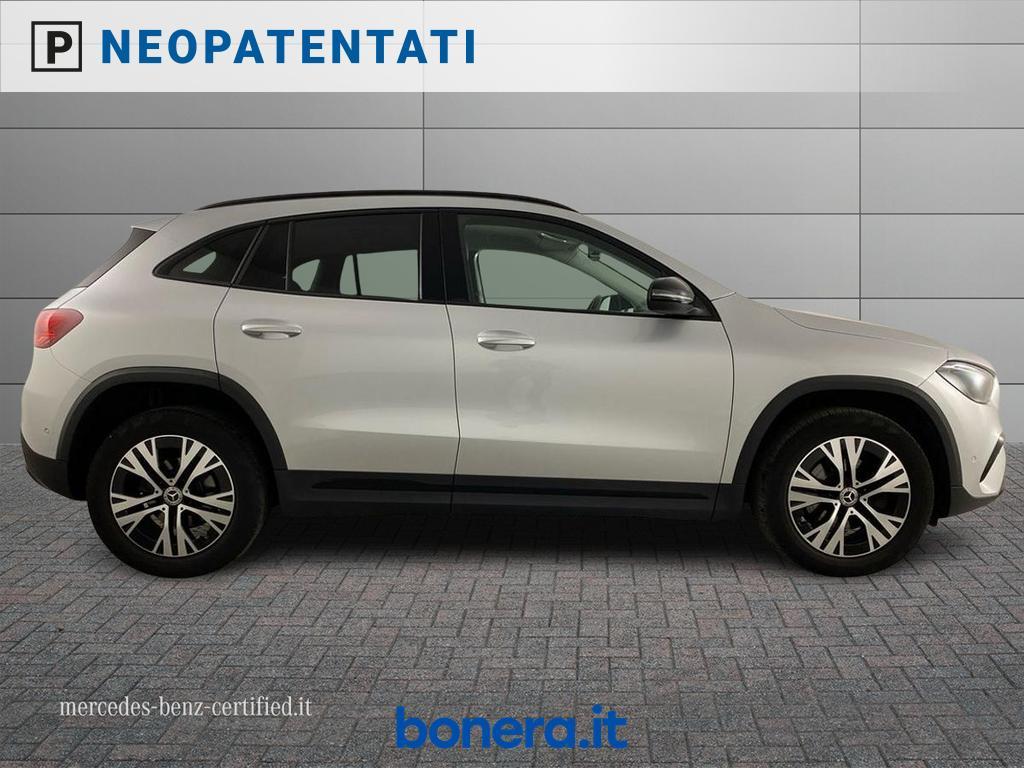 Mercedes GLA 180 180 D Progressive Advanced 8G-DCT