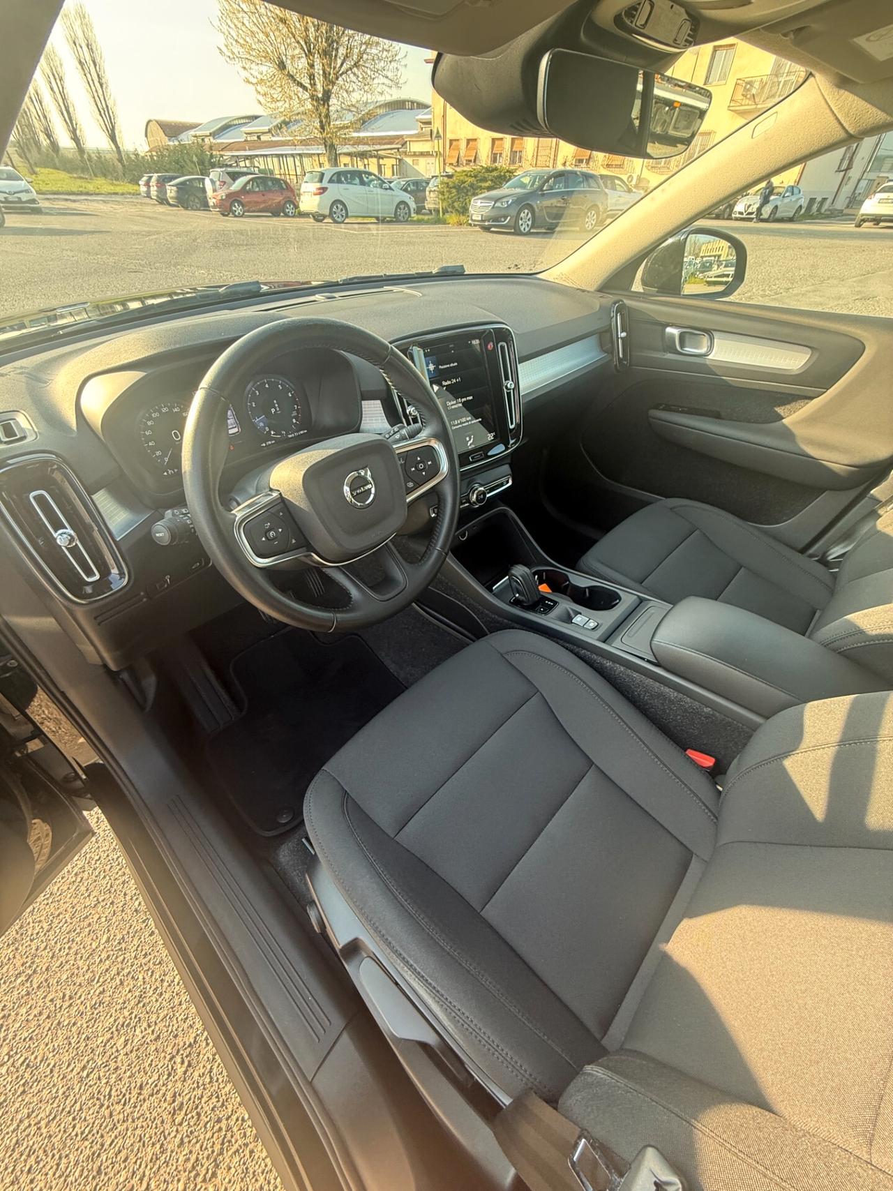 Volvo XC40 T2 Momentum Pro N1 UNICOPROPRIETARIO