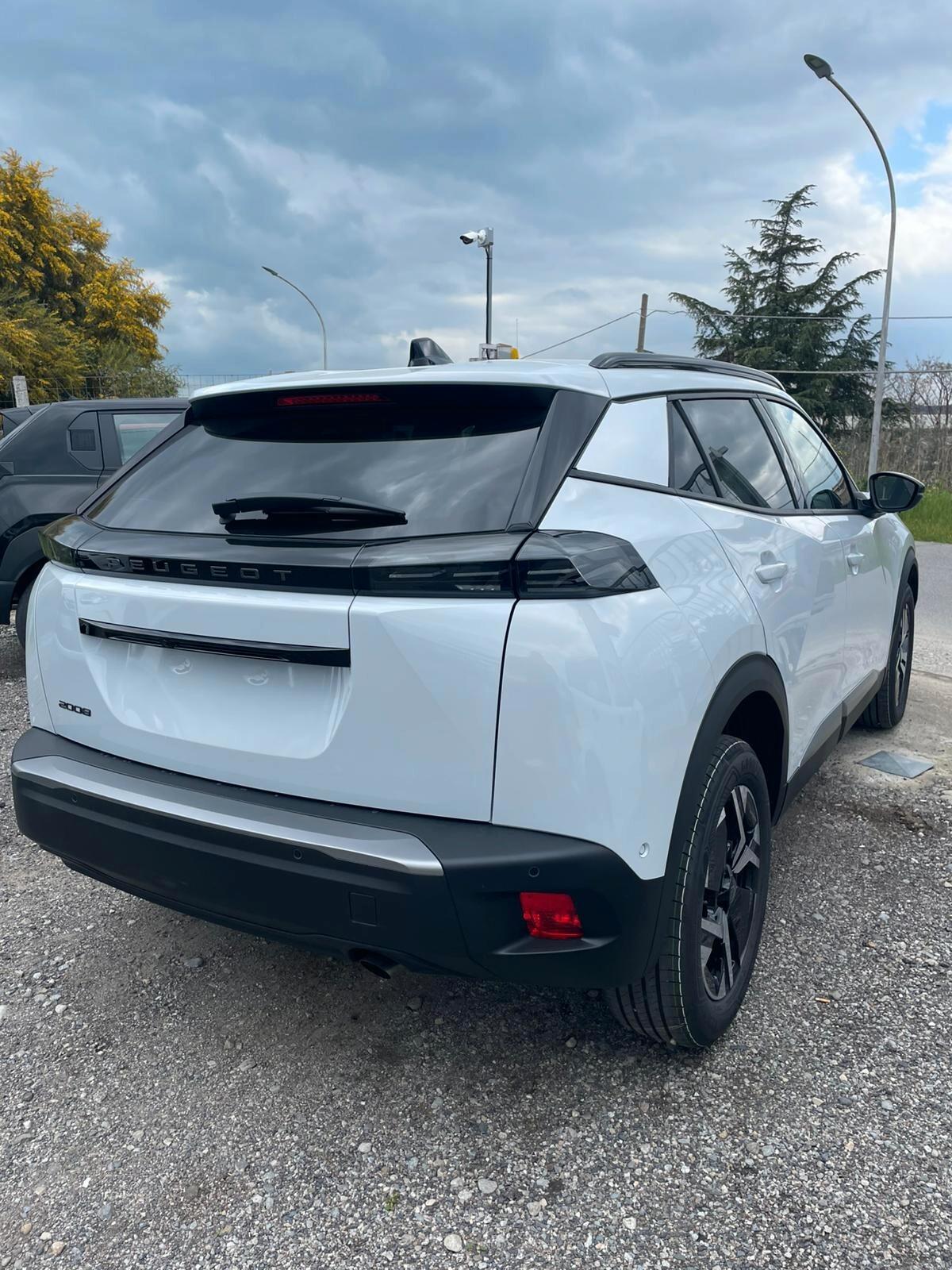 Peugeot 2008 1.2 allure benzina 100cv Nuova di Fabbrica