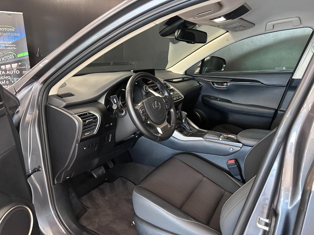 Lexus NX 300h 2.5 Business 2wd cvt