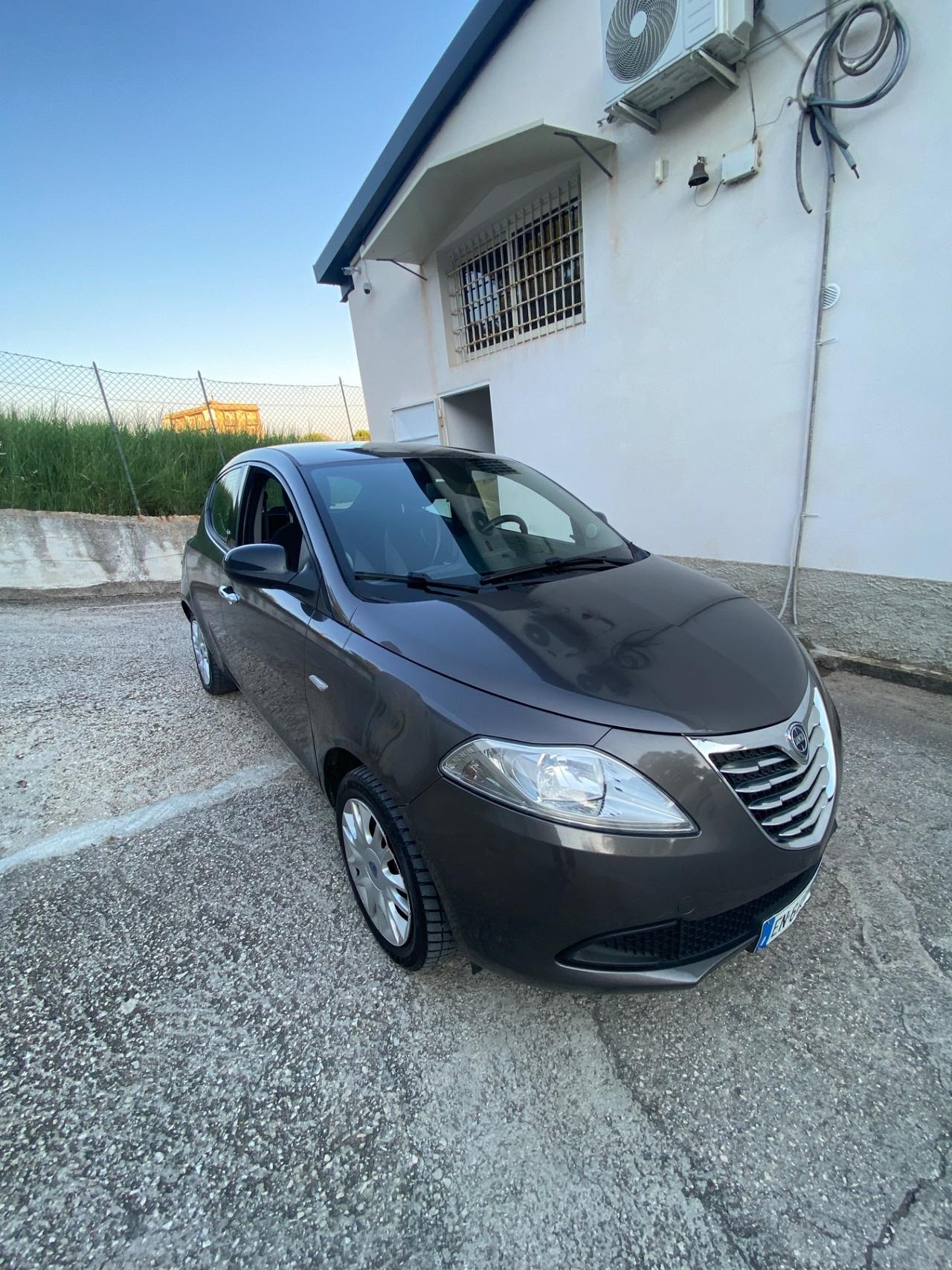 Lancia Ypsilon 1.3 MJT 16V 95 CV 5 porte S&S Silver