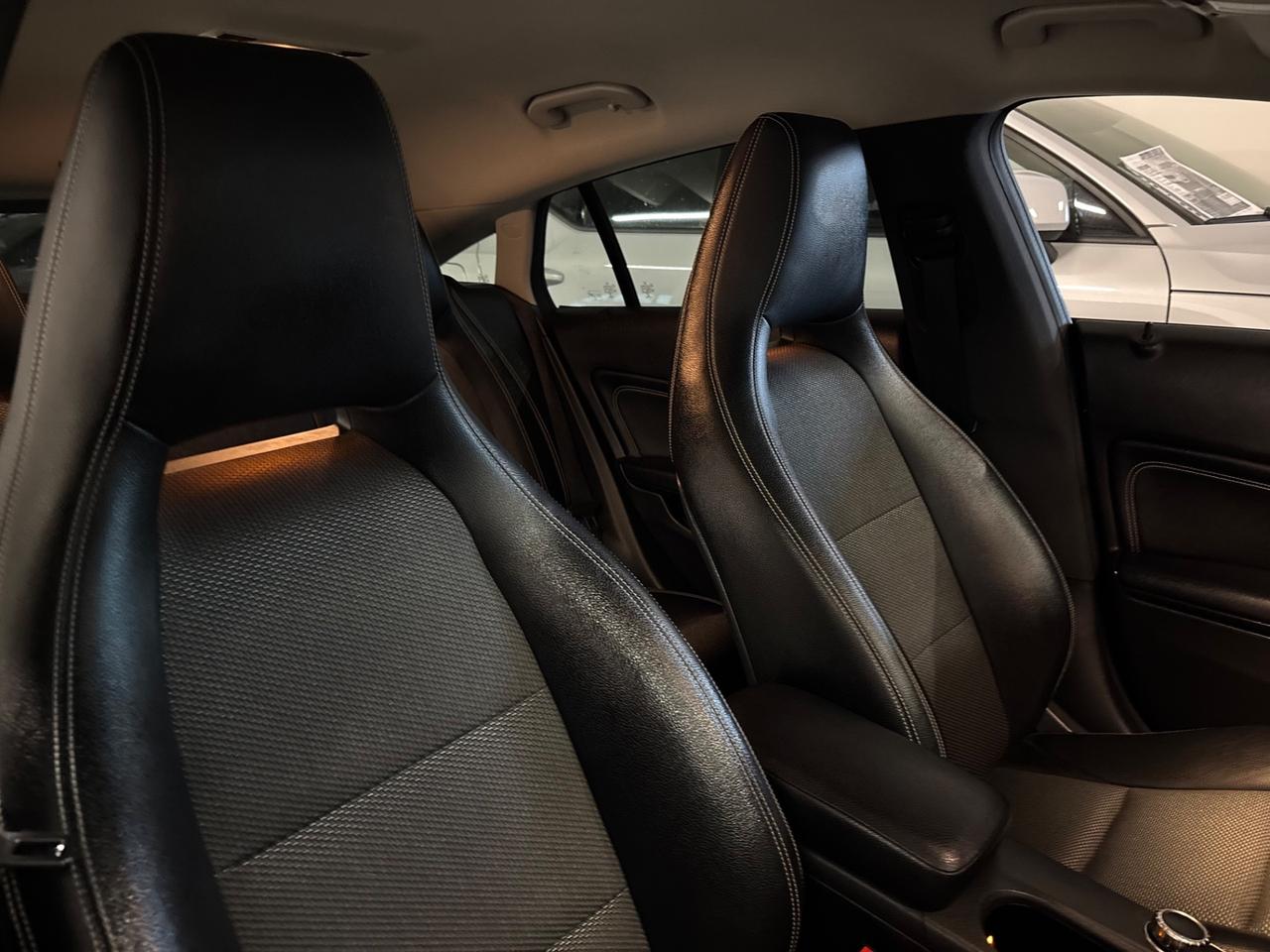Mercedes-benz CLA 200d PREMIUM DARK