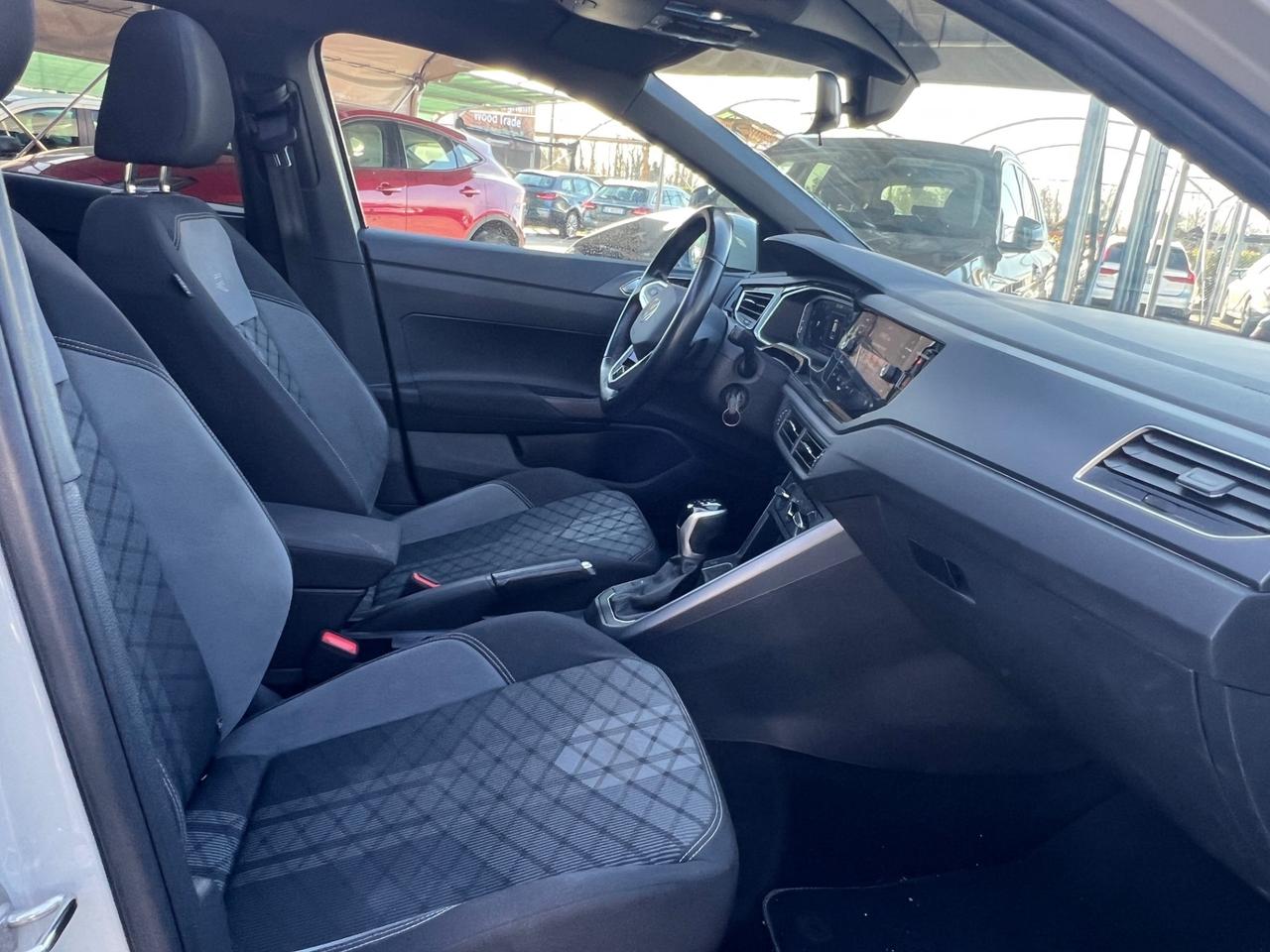 Volkswagen Taigo 1.0 TSI 110 CV R-Line TETTO APRIBILE / FINANZIABILE