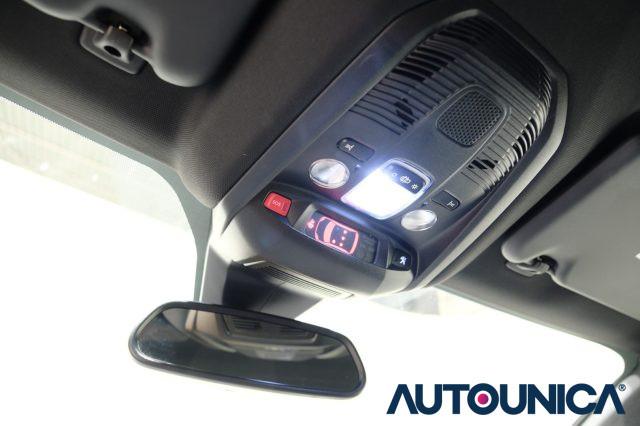 PEUGEOT 3008 HYBRID4 300 E-EAT8 ALLURE PACK