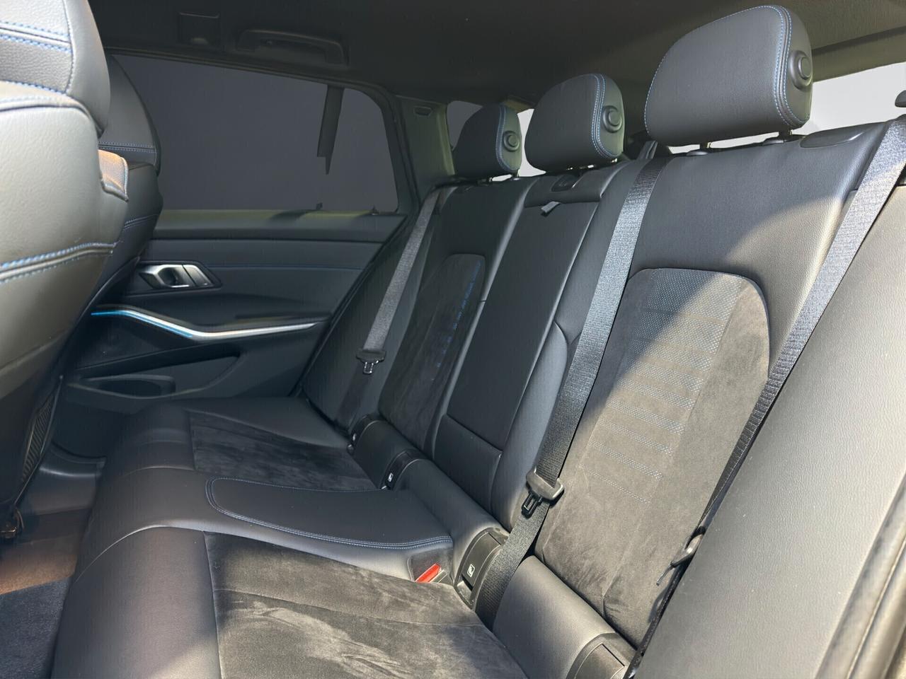 Bmw 330e xDrive Touring Msport iva esposta