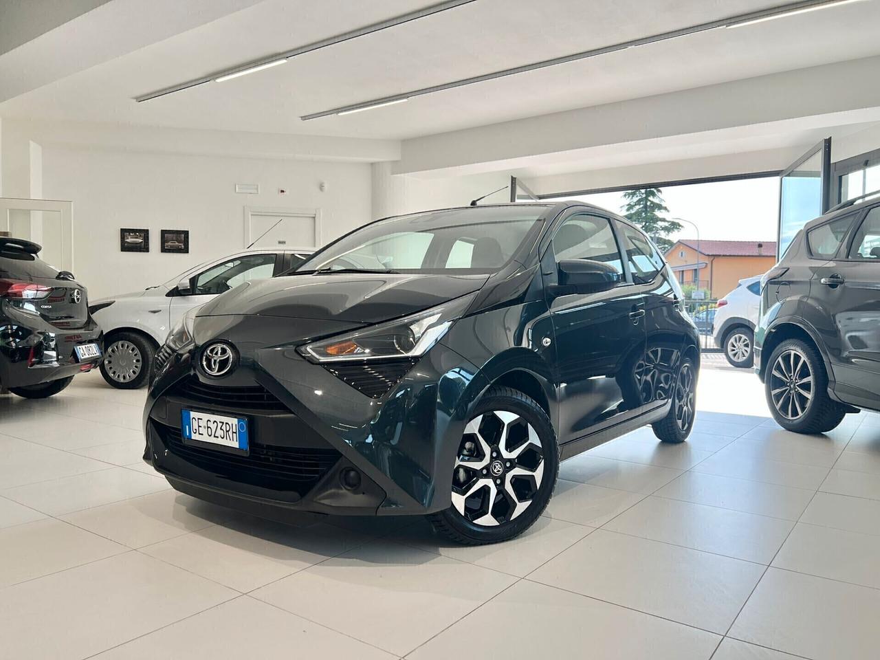 Toyota Aygo Connect 1.0 VVT-i 72 CV 5 porte x-fun