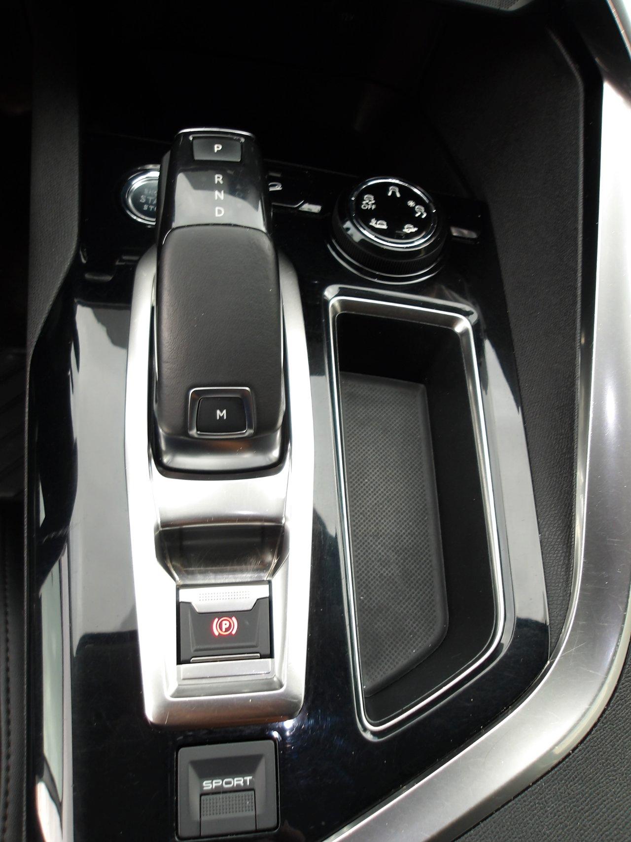 Peugeot 3008 1.2 Puretech t Allure 130cv eat8 AUTOMATICA