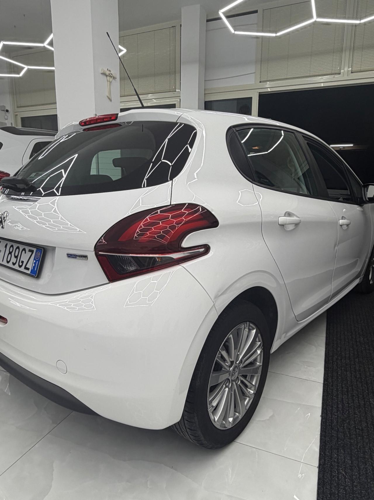 Peugeot 208 PureTech 82 5p. GPL Allure