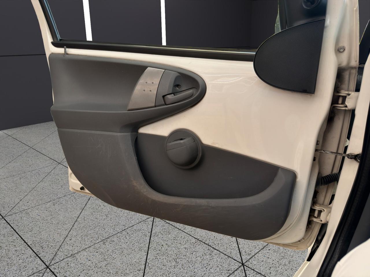 Peugeot 107 1.4 HDi 5p. Plaisir