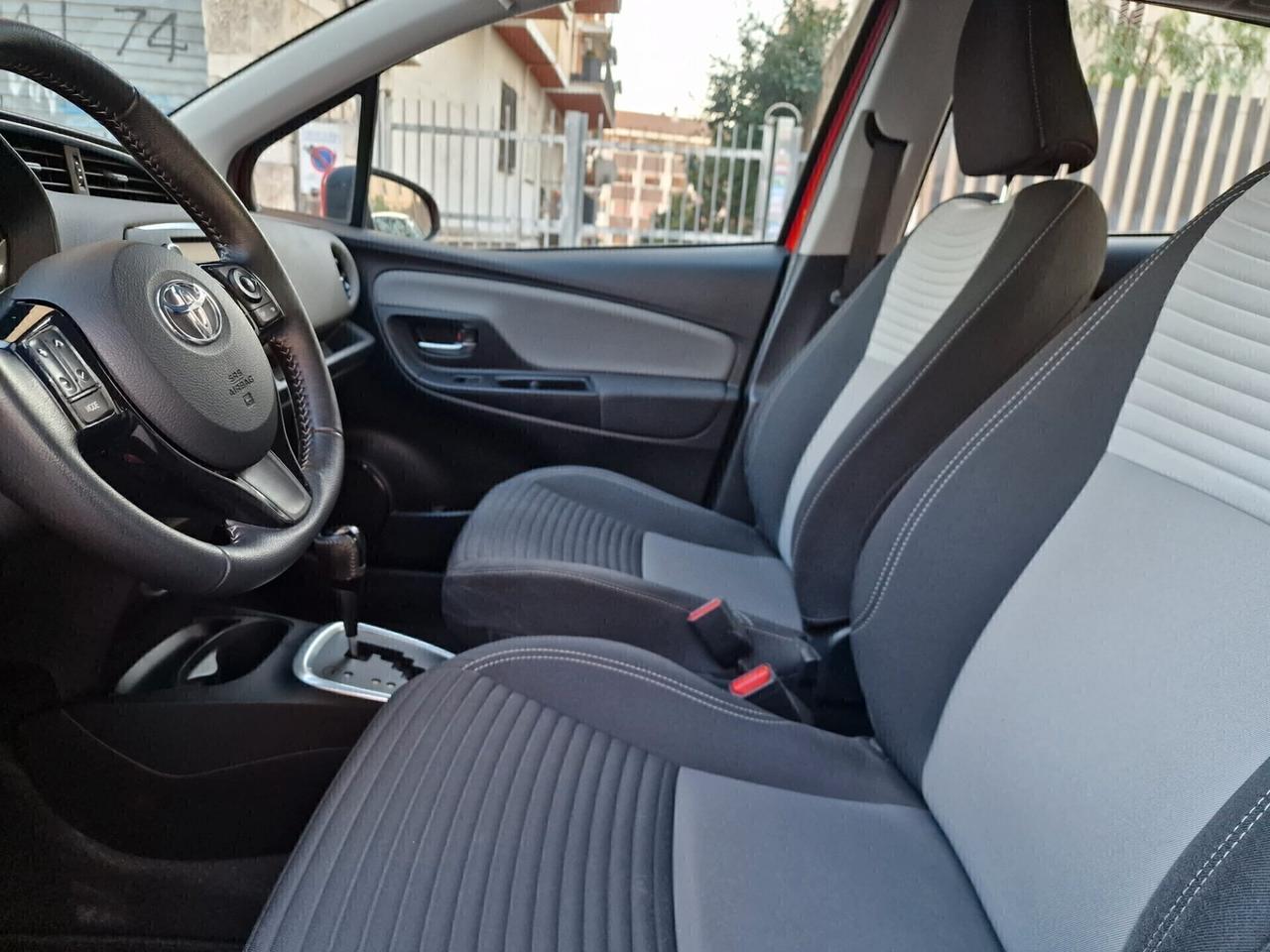 Toyota Yaris 1.5 Hybrid 5 porte Ok neopatentati