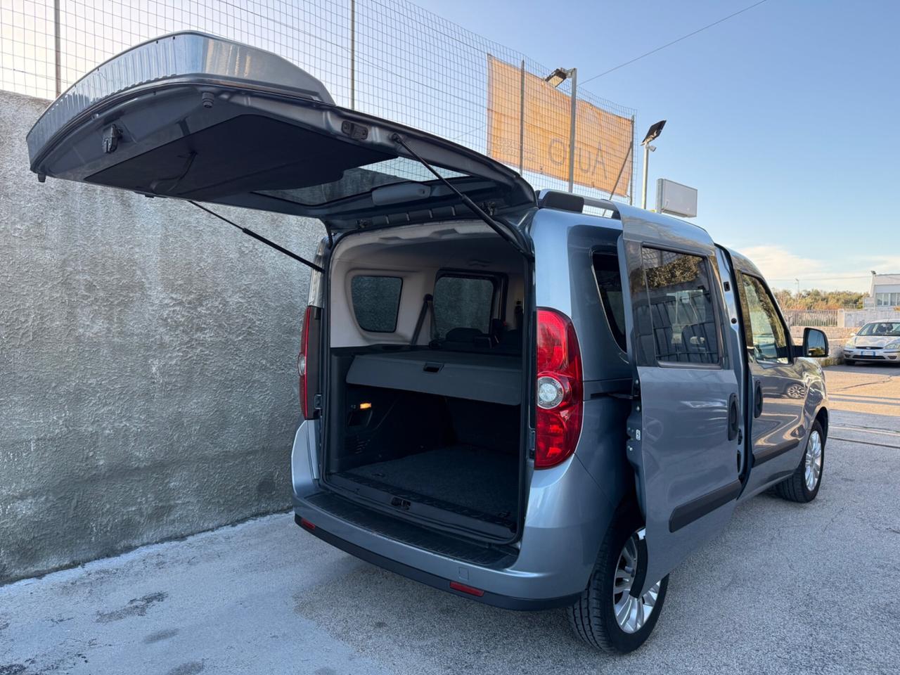 Fiat Doblo Doblò 1.6 MJT 16V Emotion,clima,sensori di parcheggio,cerchi in lega,comandi al volante,ecc.