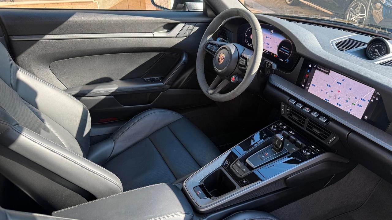 PORSCHE 911 CARRERA CABRIO 2025