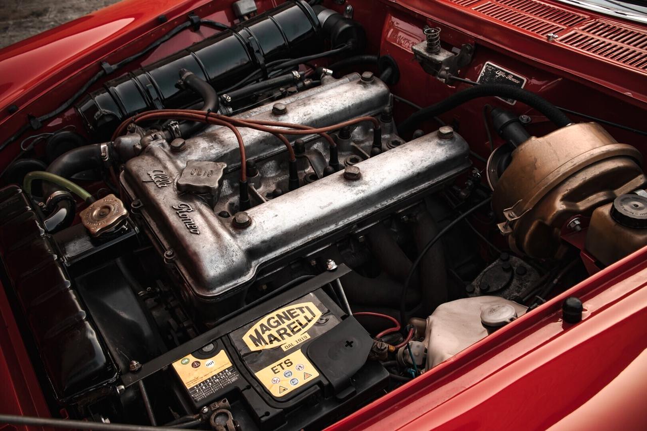 Alfa Romeo Spider Duetto osso di seppia 1750