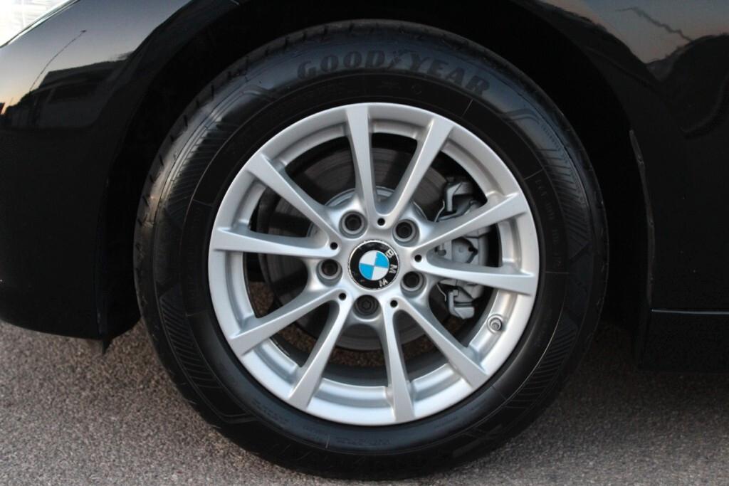 BMW 318d Touring Aut. *RETROCAMERA *FULL LED