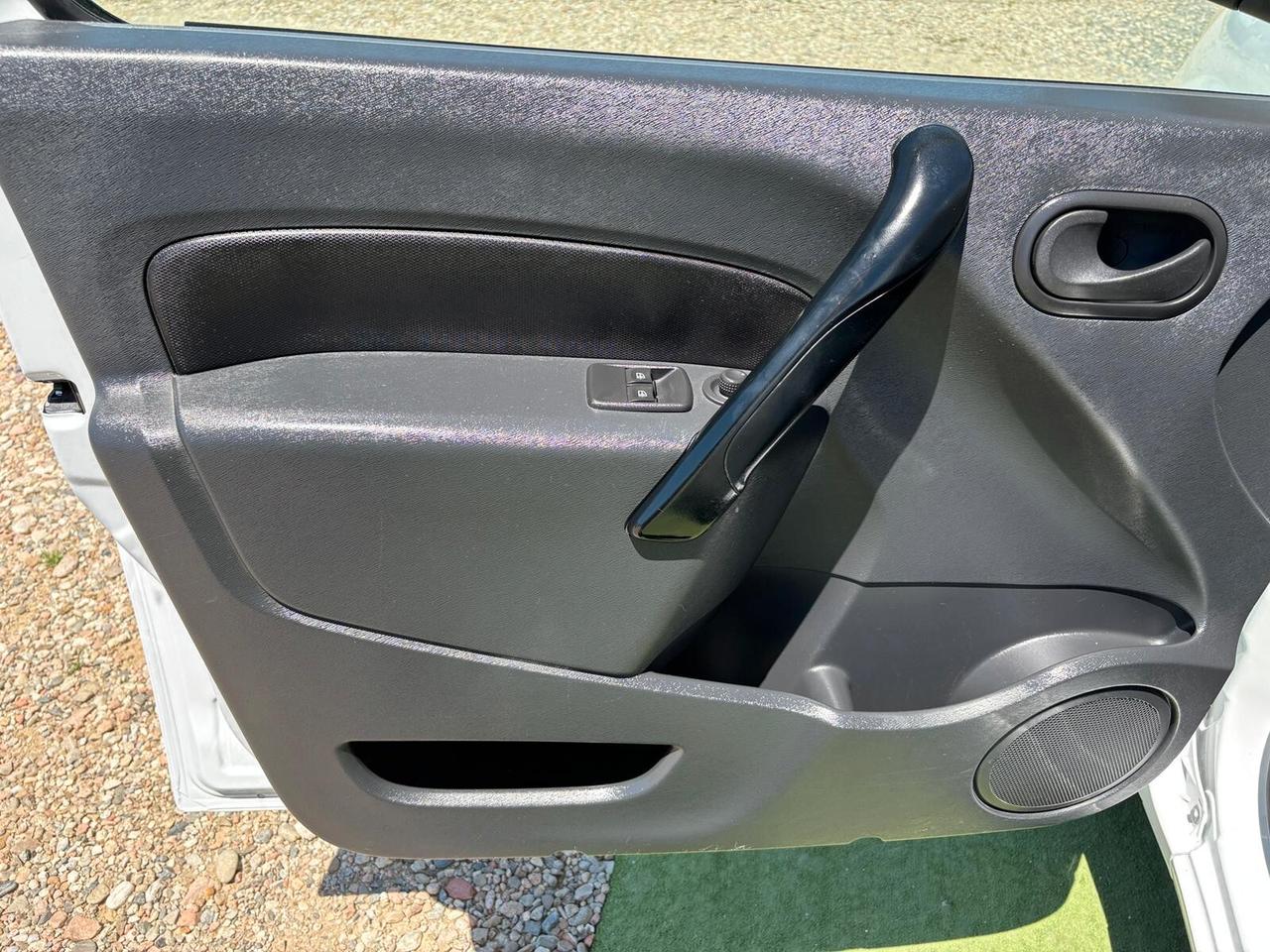 Renault kangoo DIESEL 1.5 DCI 2 POSTI