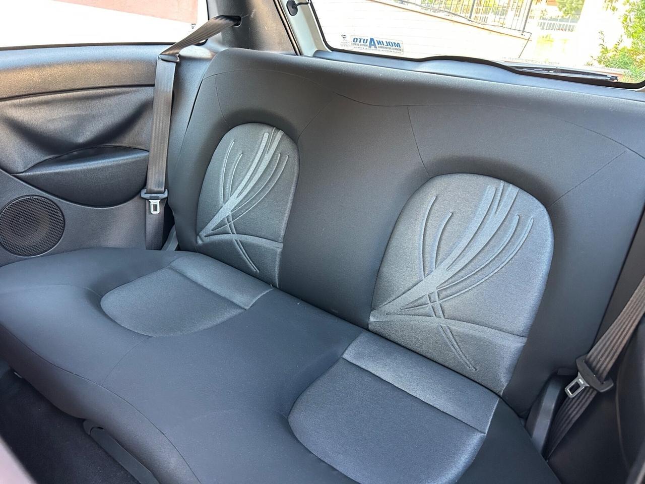 Lancia Ypsilon 1.3 MJT 75 CV Unyca