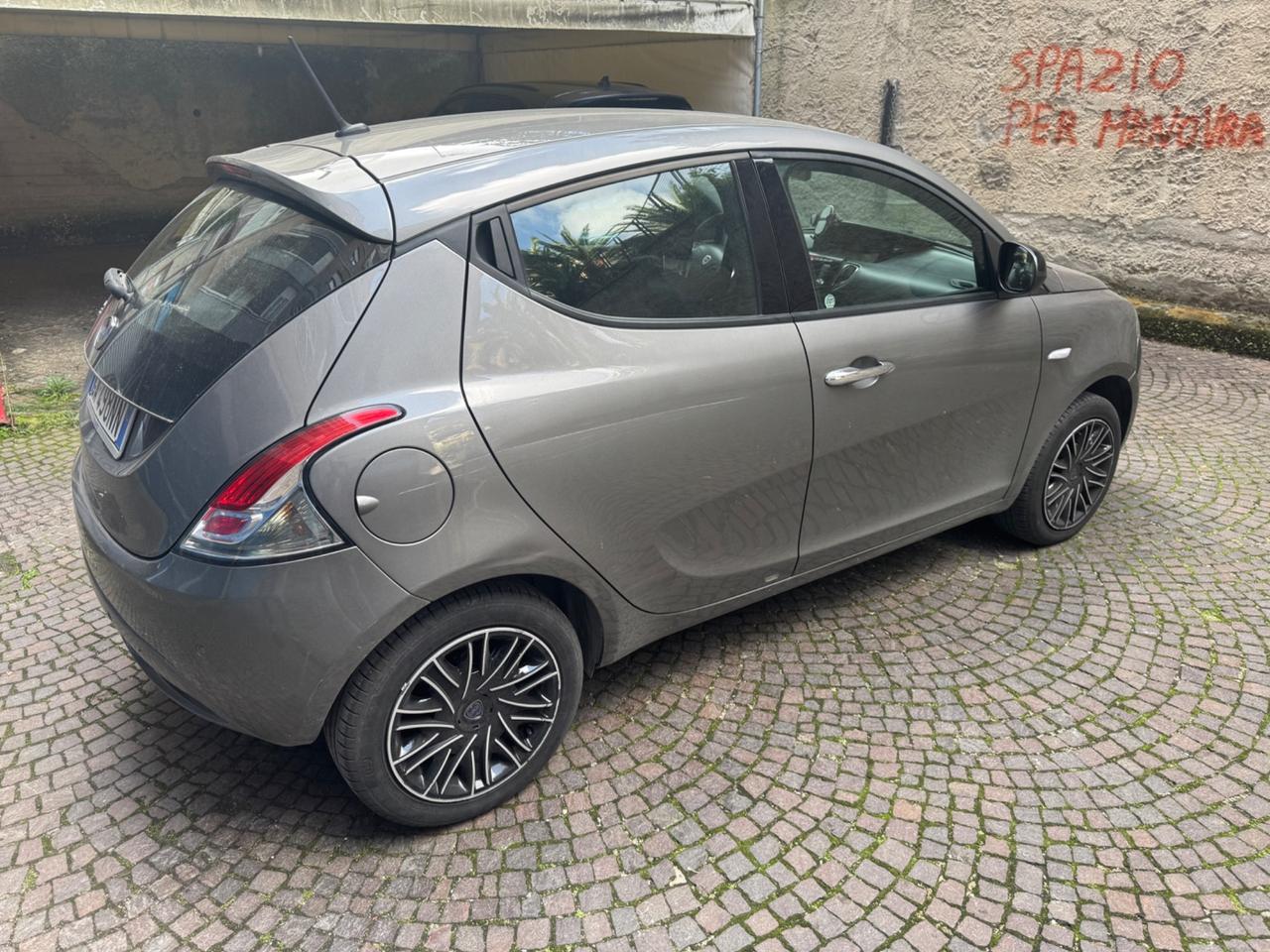 Lancia Ypsilon 1.2 69 CV 5 porte S&S Platinum