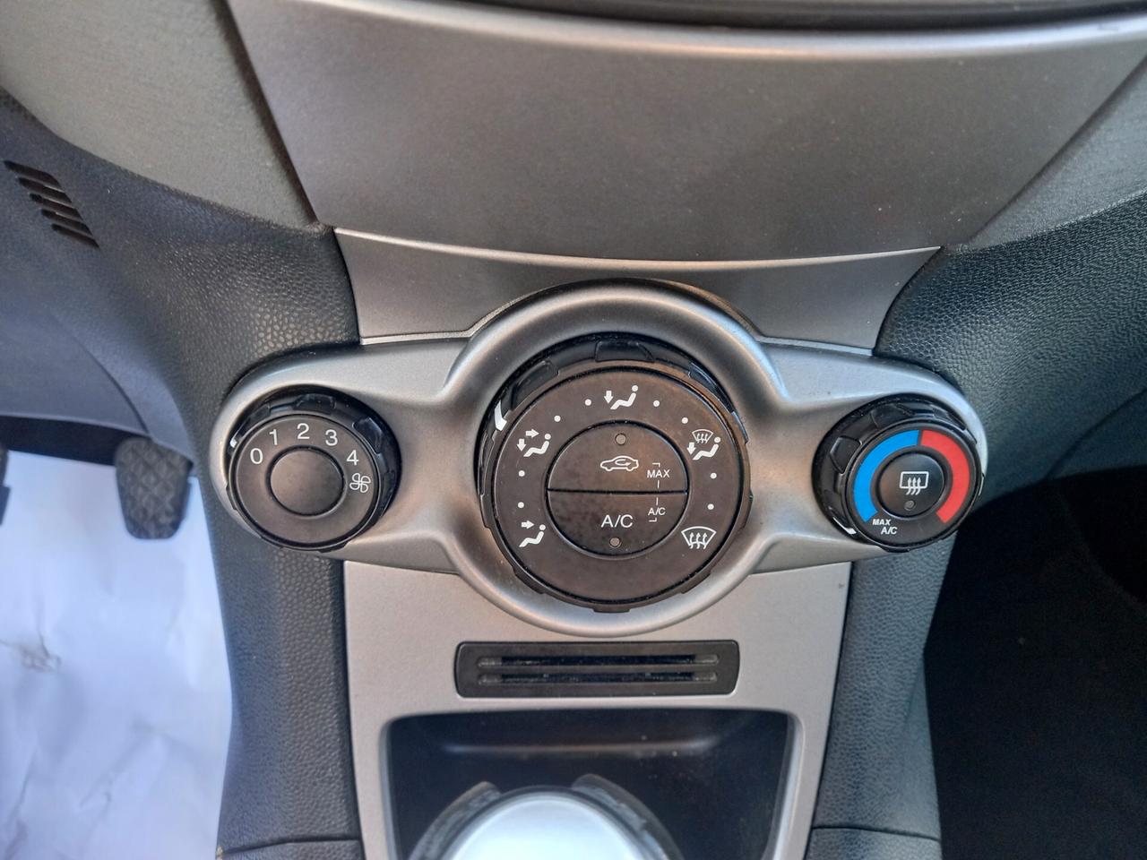 Ford Fiesta 1.2 Gpl Titanium 5 porte