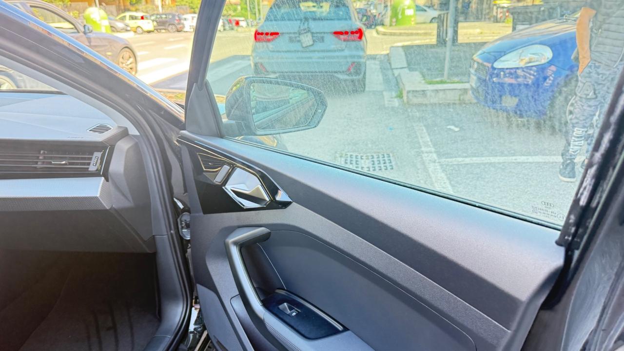 Audi A1 SPB 30 TFSI S tronic line edition LED NAVI KAMERA PDC BLUETOOTH CERCHI 17 CLIMA AUTOMATICO