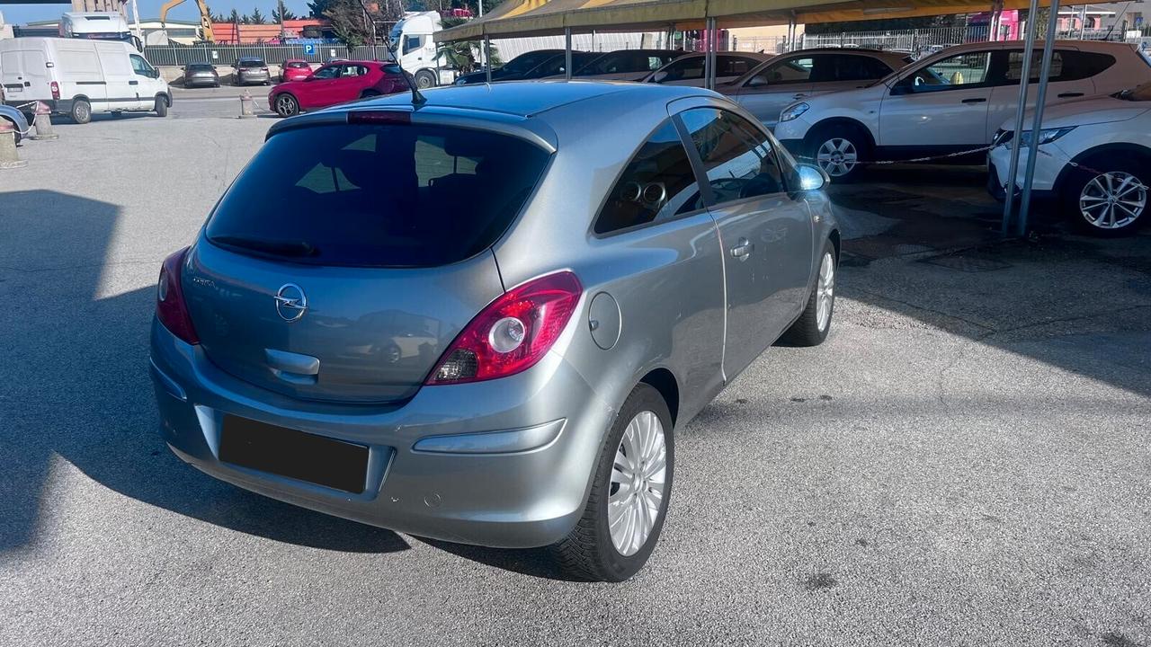 Opel Corsa 1.2 3 porte Club