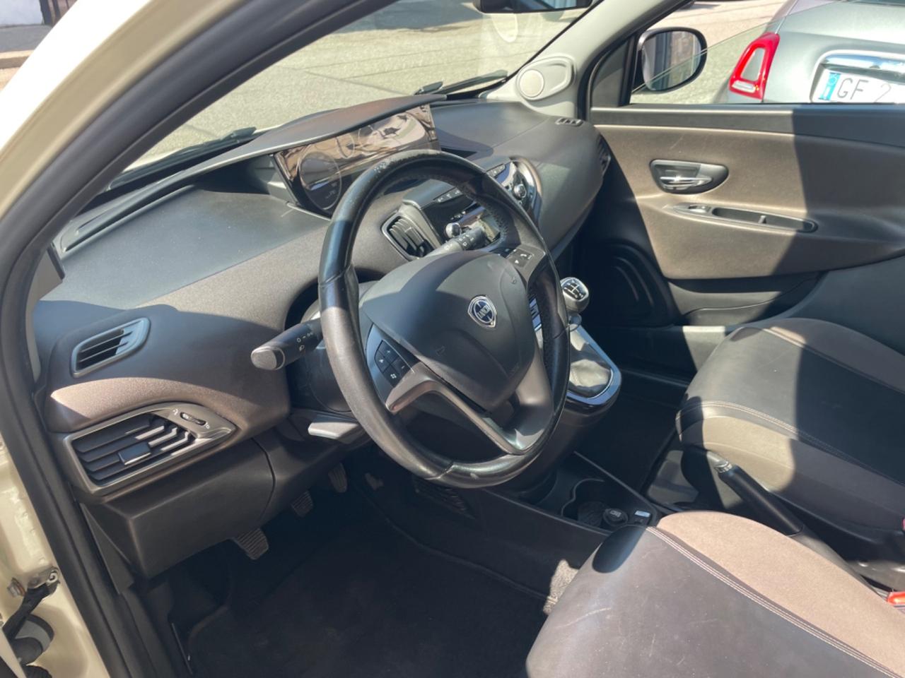 Lancia Ypsilon 1.2 69 CV 5 porte S&S Platinum