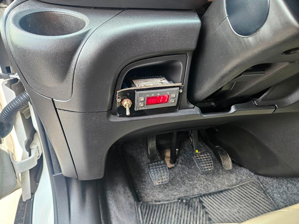 IVECO DAILY 72-150 FRIGO CON PEDANA-2018