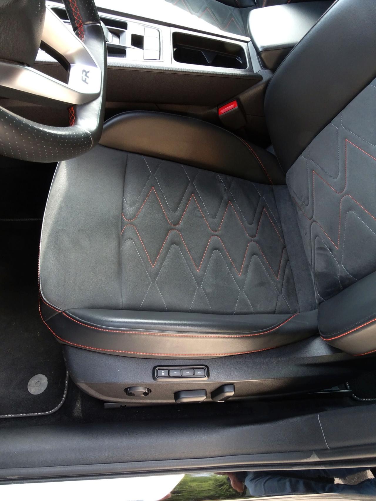 SEAT Leon 1.4 e-HYBRID 204 CV DSG FR PLUG IN *UNIPRO*