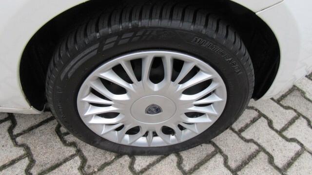 Lancia Ypsilon 1.2 69 CV 5 porte Silver