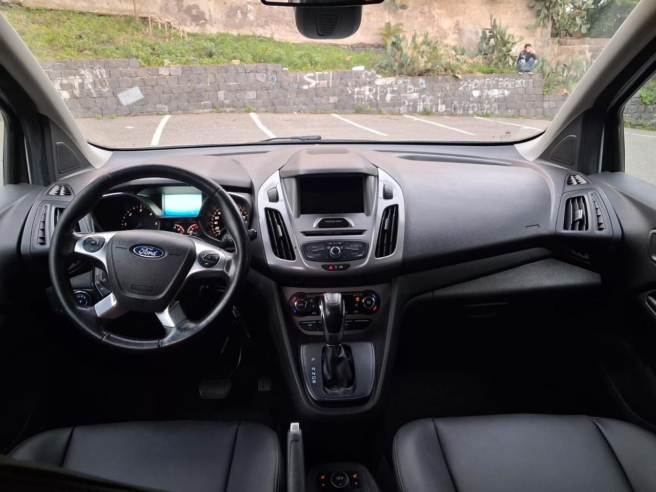 Ford Tourneo Connect Pianale ribassato con rampa disabili in carrozzina