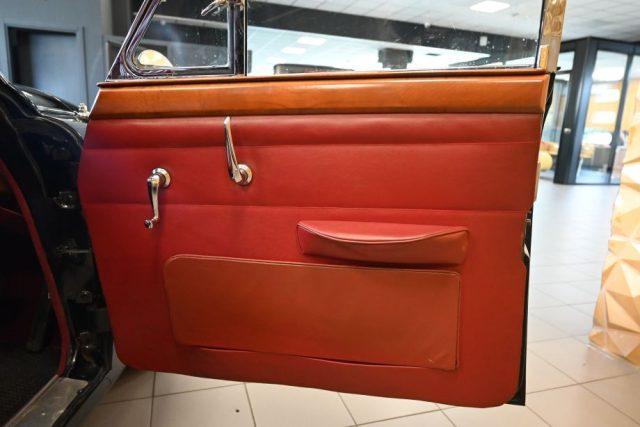 DAIMLER Sovereign 2.5 V8 AUTO GUIDA A DESTRA PERFETTA ITALIANA NUOVA