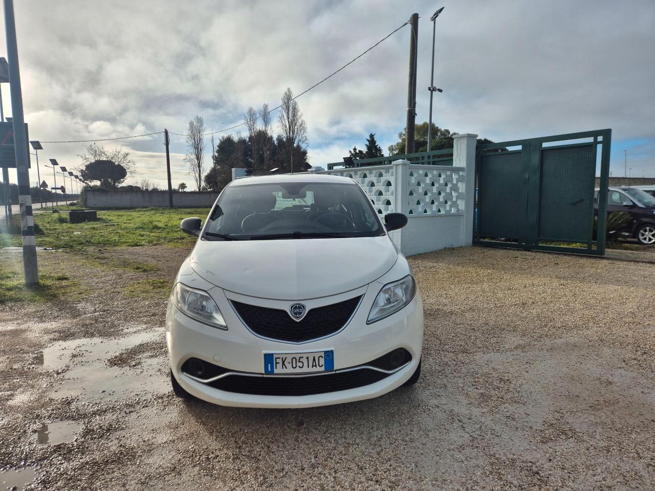 Lancia Ypsilon 0.9 TwinAir 85 CV 5 porte Metano GARANZIA