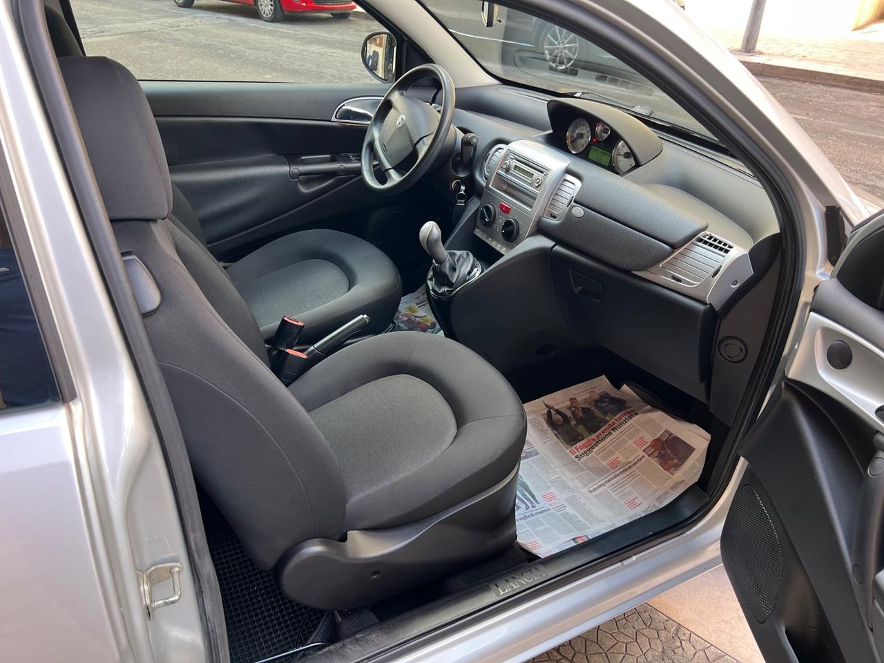 Lancia Ypsilon 1.3 MJT 75 CV Unyca