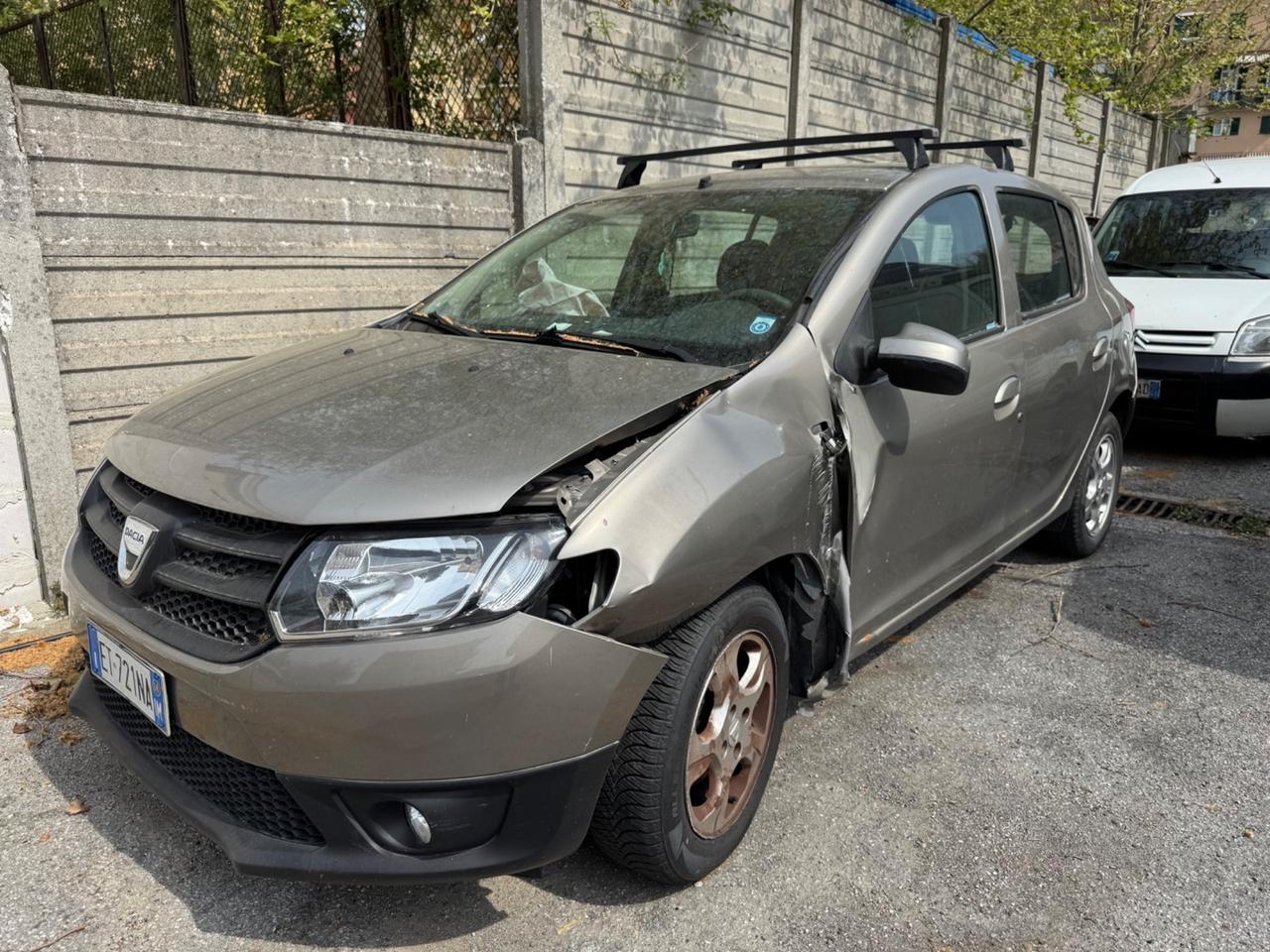DACIA SANDERO 1.2 BENZINA SINISTRATA
