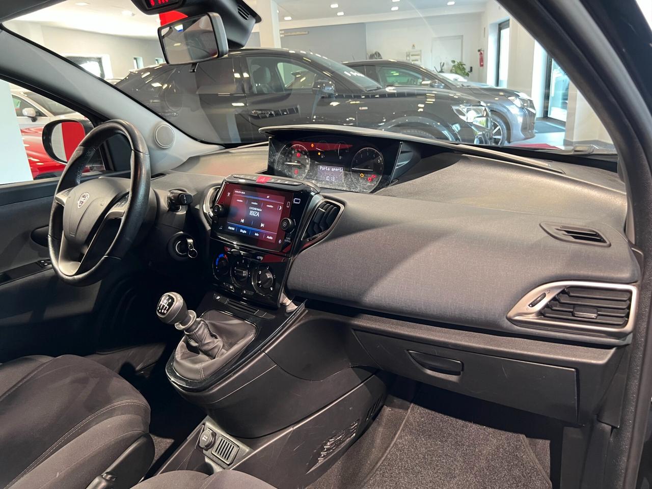 Lancia Ypsilon 1.0 FireFly 5 porte S&S Hybrid Gold