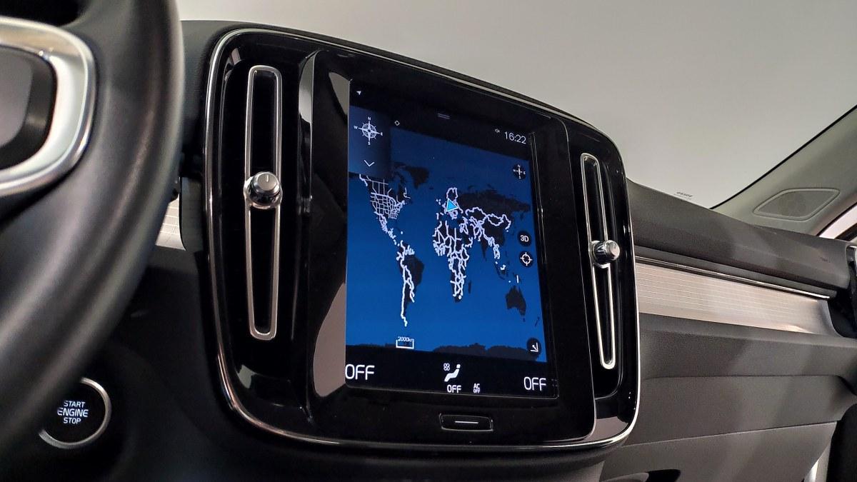 VOLVO Xc40 T2 Geartronic Momentum Pro N-1