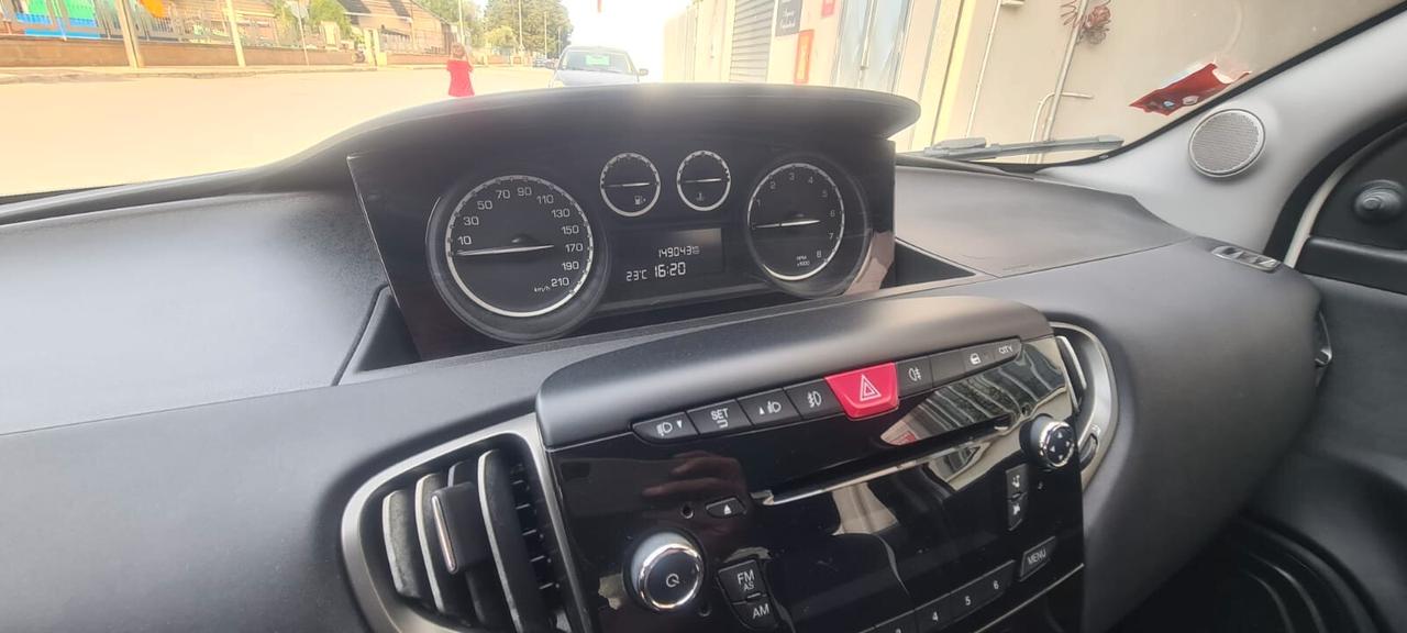 Lancia Ypsilon 1.2 69 CV 5 porte Elefantino