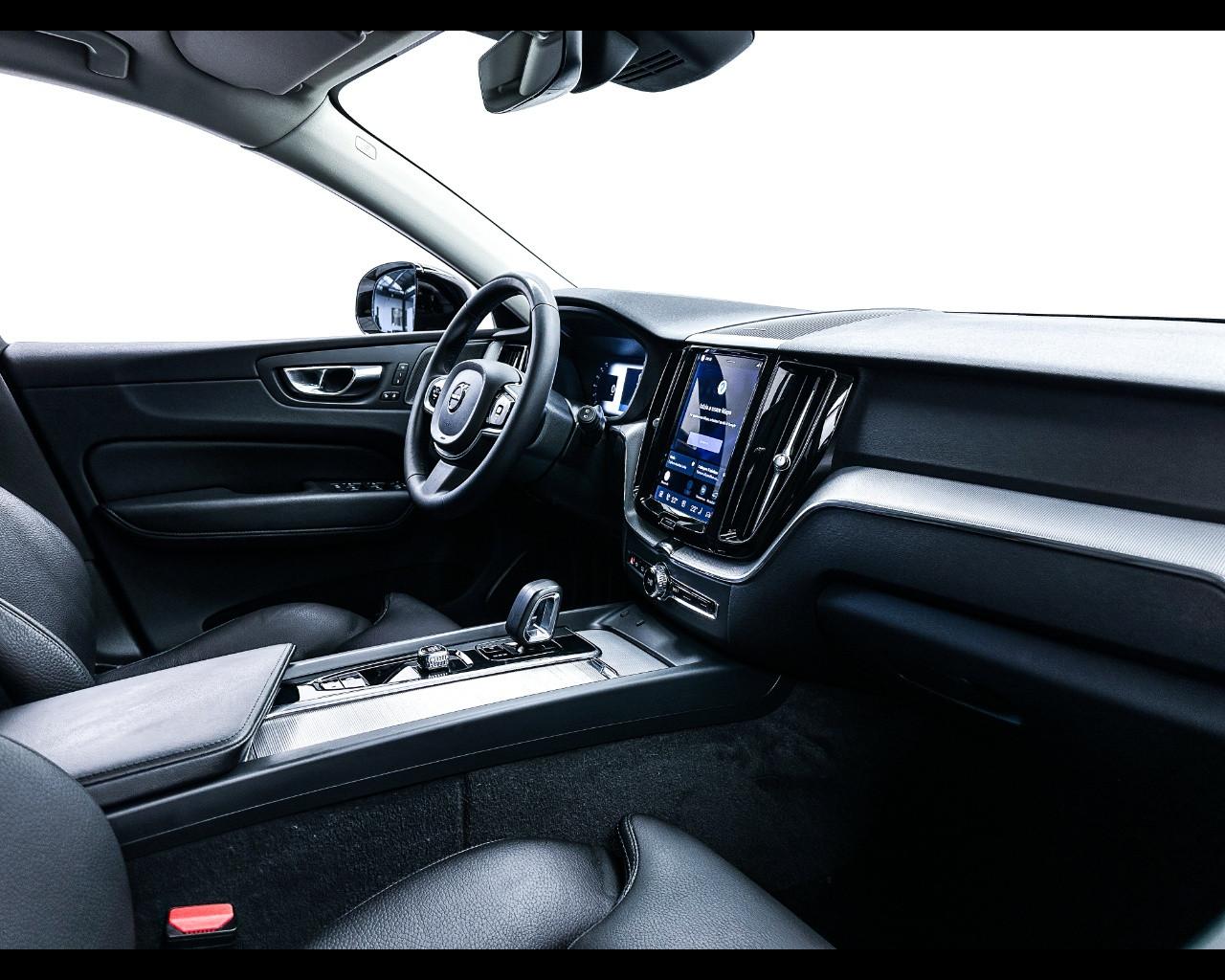 VOLVO XC60 (2017-->) - XC60 B4 (d) AWD automatico Plus Dark