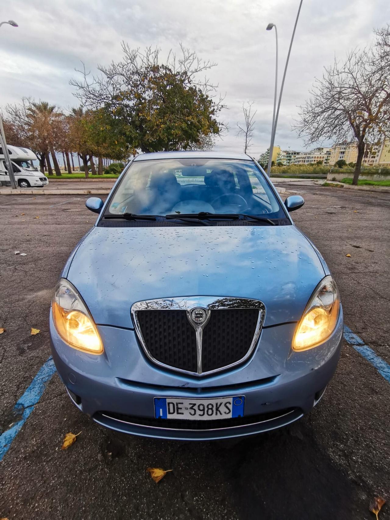 Lancia Ypsilon 1.2 Argento NEOPATENTATI