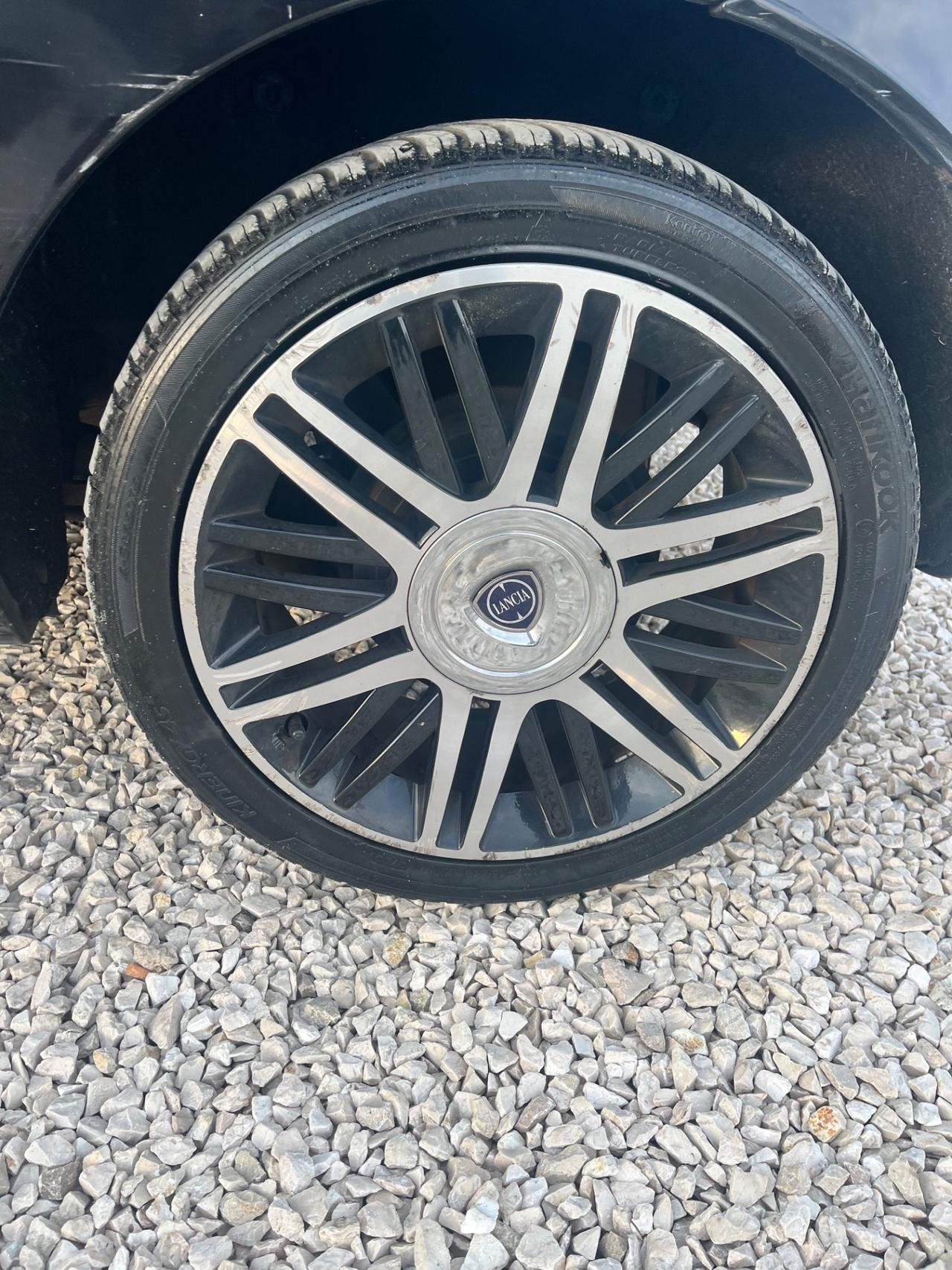 Lancia Ypsilon 1.2 69 CV versione Elle anno 2012